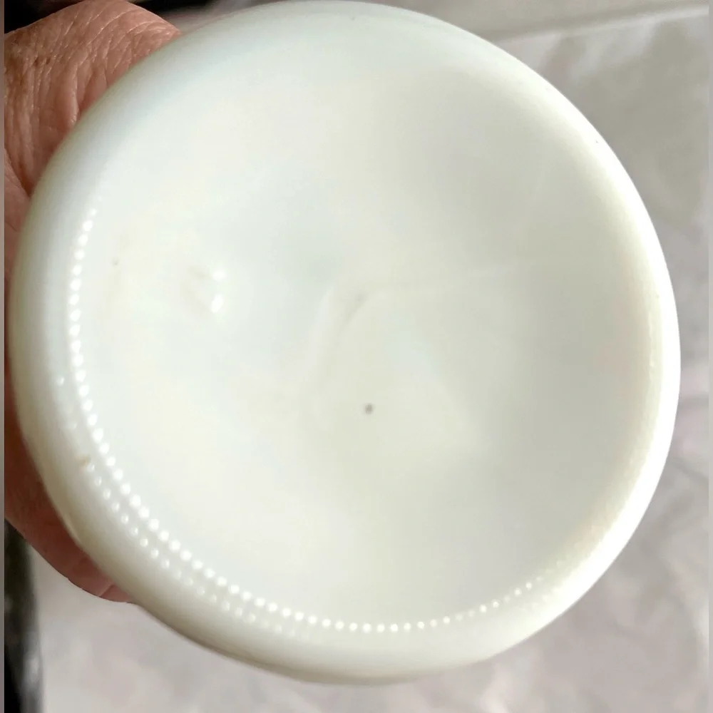 EUC! 9” White Milk Glass Vase #17 VTG